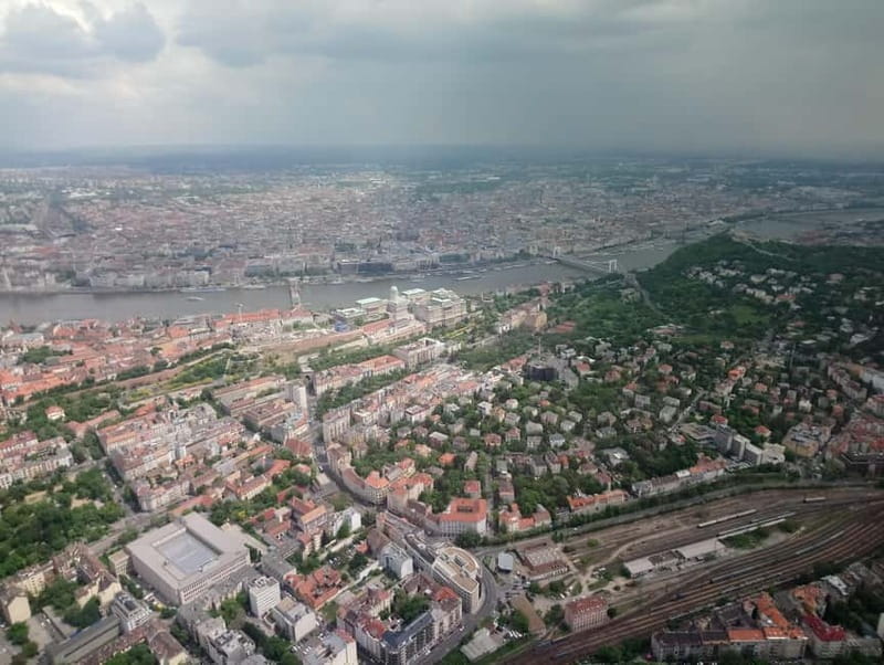Budapest Sightseeing Flight with Cessna C172 - Why the Cessna C172 flight out of Budaörs Airport is a great format