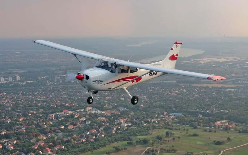 Budapest Sightseeing Flight with Cessna C172 - What happens during the 25 minutes over Budapest