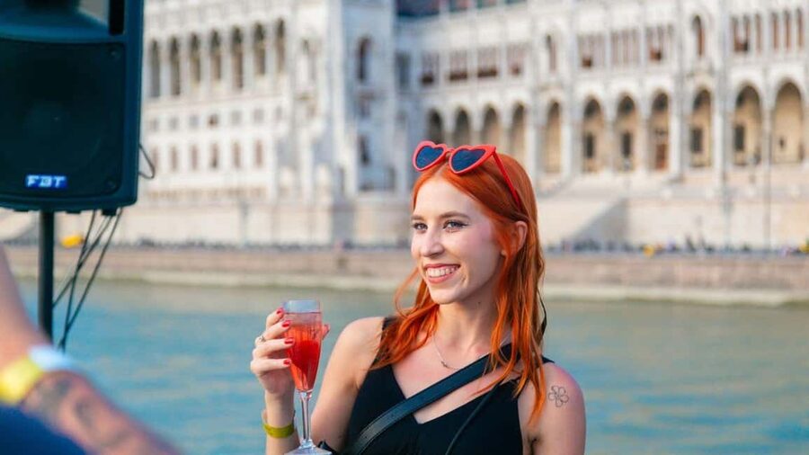 Budapest: Sightseeing River Cruise with Unlimited Cocktails - FAQ