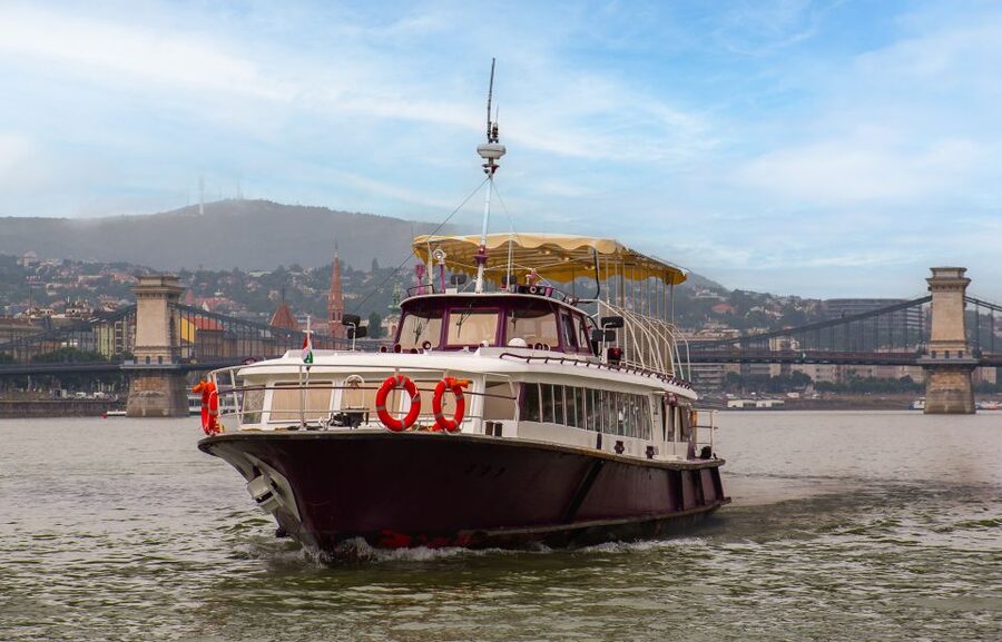 Budapest: Sightseeing Tour by Boat - Audio Guide App Setup: Earphones and a Charged Phone