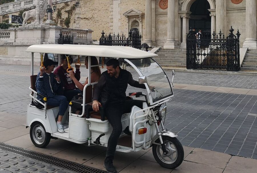 Budapest: Sightseeing Tour by Electric Tuktuk - Oktogon 2 pickup, and why the timing matters