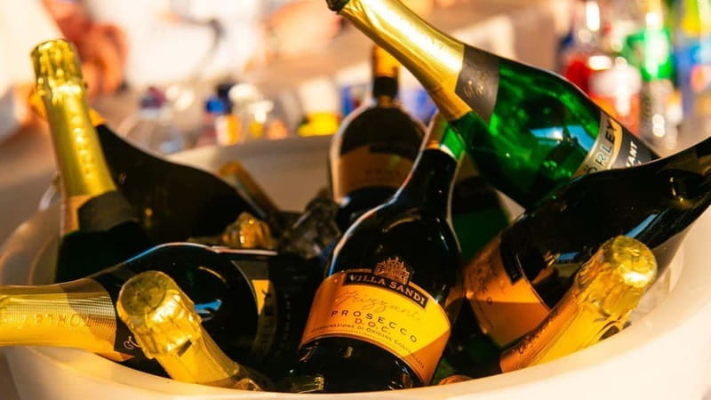 Budapest: Sip and Sail River Cruise with Unlimited Prosecco - The drink plan: unlimited Prosecco, cocktails, and beer