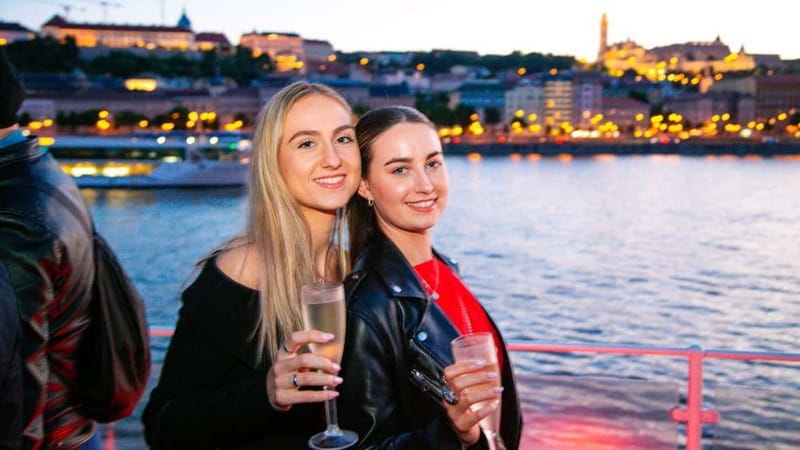 Budapest: Sip and Sail River Cruise with Unlimited Prosecco - Following the itinerary: what each river stop is really good for