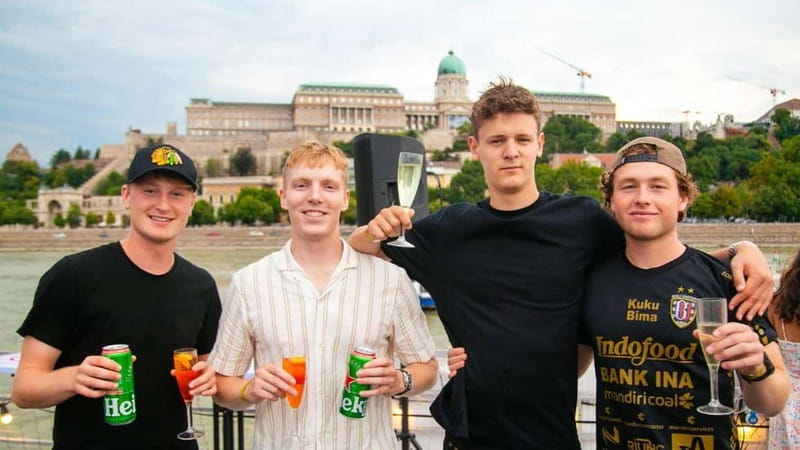 Budapest: Sip & Sail Danube Cruise with Unlimited Beer - Passing Budapest’s UNESCO Sights in a Clear Order