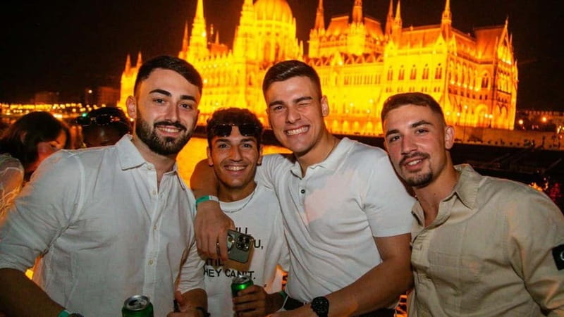 Budapest: Sip & Sail Danube Cruise with Unlimited Beer - The Two Main Risks: Boarding Time and Drink Service Pace
