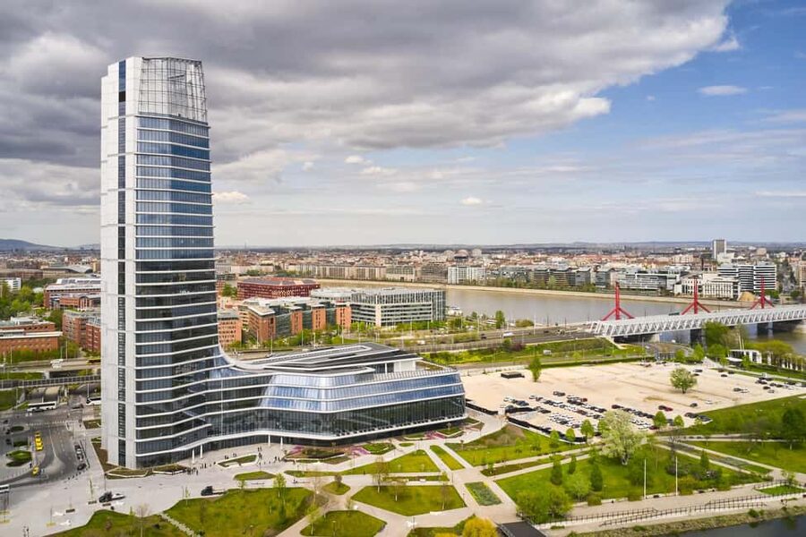 Budapest SkyDeck Tower – Panoramic Lift & Viewing Platform - Who should book this SkyDeck Tower visit?