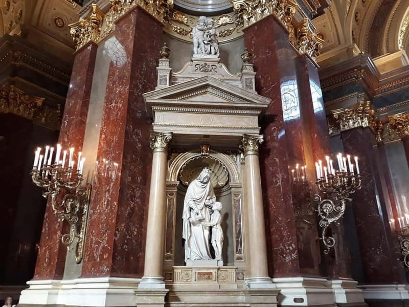 Budapest: St. Stephen's Basilica Tour & Music Performance - Inside the basilica: Hungarian art, altars, mosaics, and paintings