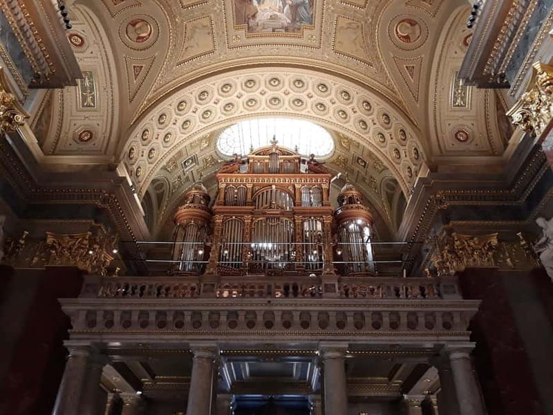 Budapest: St. Stephen's Basilica Tour & Music Performance - Guides who bring it to life: Kristóf’s singing, dancing, and Spanish help