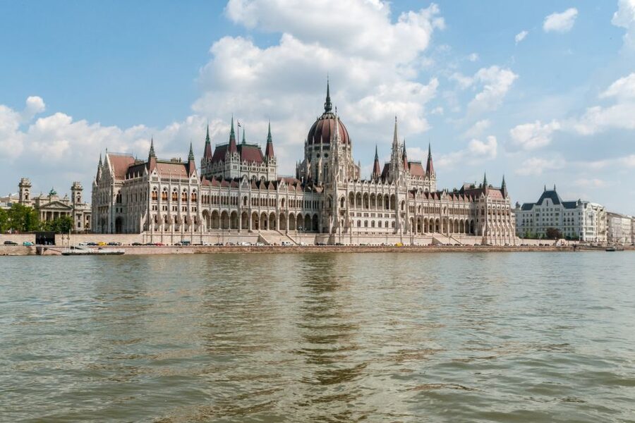 Budapest: Summer Brunch & Cruise with Prosecco or Cake - The timing game: brunch first, then a 12:00 to 13:00 cruise window