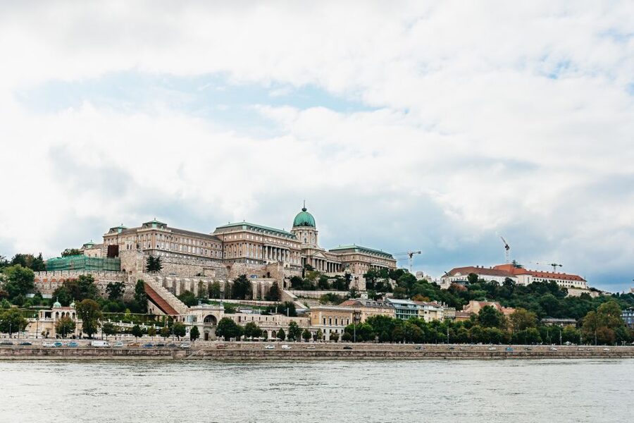 Budapest: Sunset Cocktail Cruise - Drinks Rules and Who This Cruise Is For