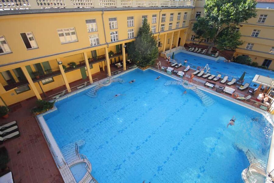 Budapest Super Saver: Spa, Basilica Tour, and Danube Cruise - The Gróf Széchenyi night cruise at 7 PM: views, music, and crowds