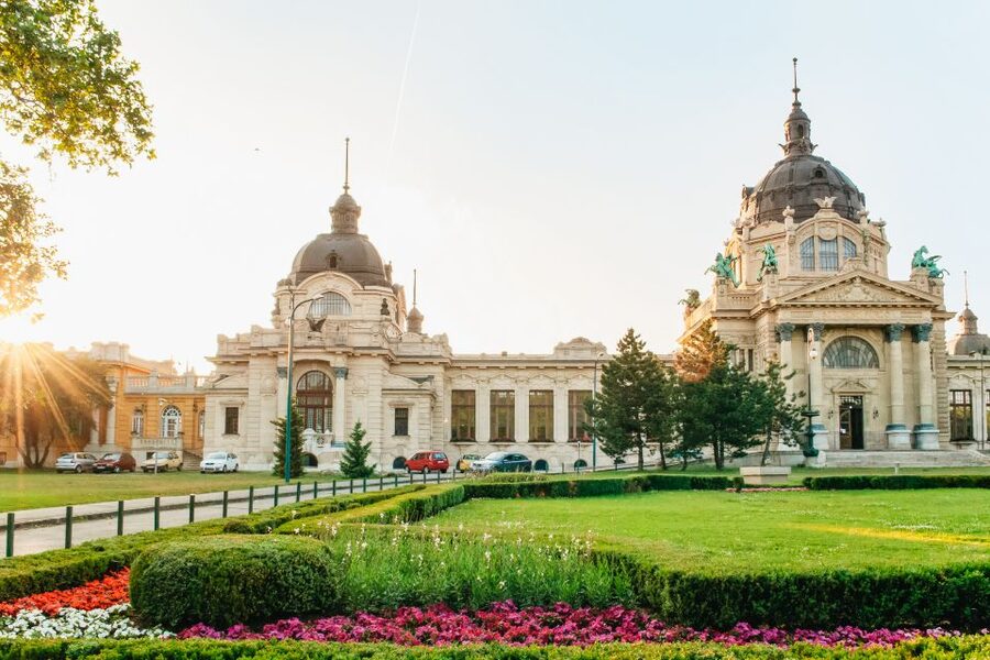 Budapest: Széchenyi Spa Day Ticket with Optional Upgrades - Locker vs private cabin upgrades, and what you gain