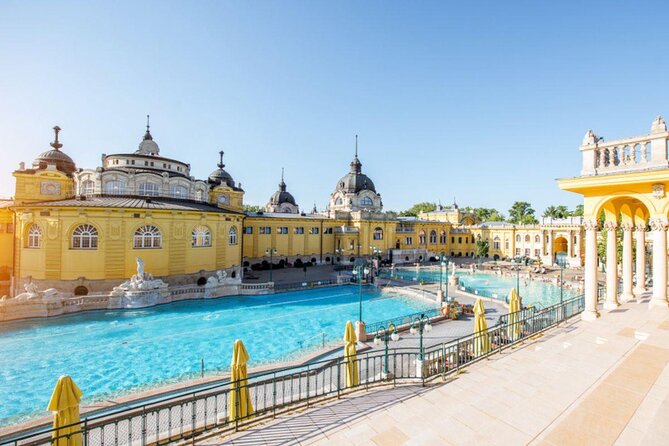 Budapest Széchenyi Spa with Danube Cruise and Optional Dinner - Changing rooms, lockers, and the towel-and-shoes reality