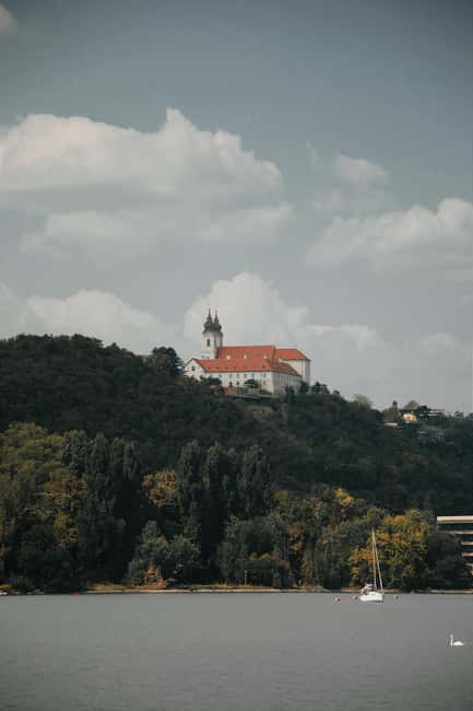 Budapest: Tihany Peninsula Hike and Abbey Day Trip - How the guide shapes the experience, especially on the trail