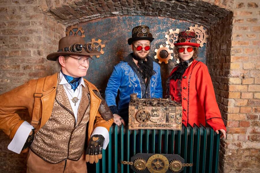 Budapest: Time Machine Immersive Historical Exhibition - VR, holograms, mist projections, and the holopyramid