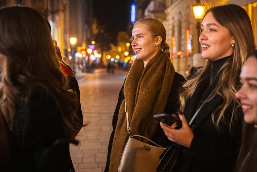 Budapest: Tipsy Food Tour - Wines, Small Group & Local Guide - Why Budapest at night is a great match for this food tour