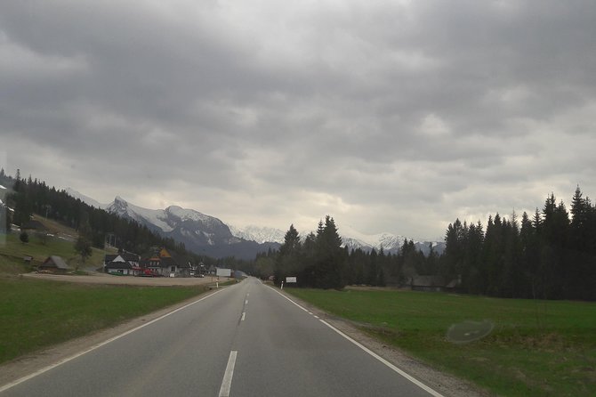 Budapest to Krakow private transfer - Breaks and optional sightseeing, from petrol stations to Orava Castle
