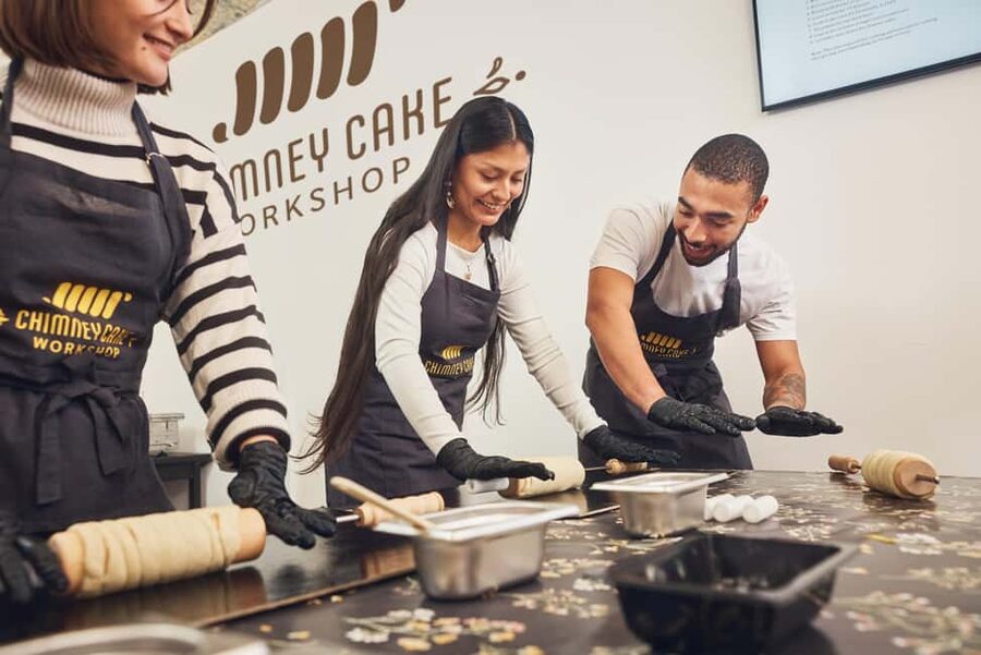 Budapest: Traditional Chimney Cake (Kürtőskalács) Workshop - Key highlights to look for