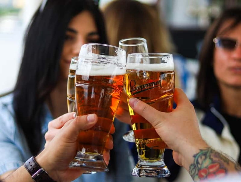 Budapest: Unlimited Beer Cruise - A 60-Minute Loop with Big Sights: Margaret Bridge to the Citadella Views