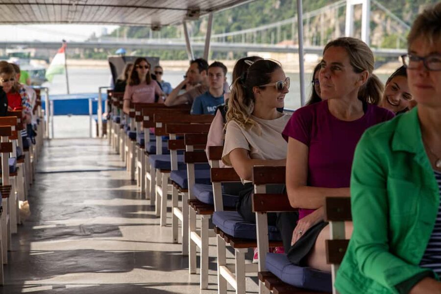Budapest: Unlimited Prosecco & Aperitivo Sightseeing Cruise - A One-Hour Danube Night Show With Unlimited Törley Mionetto