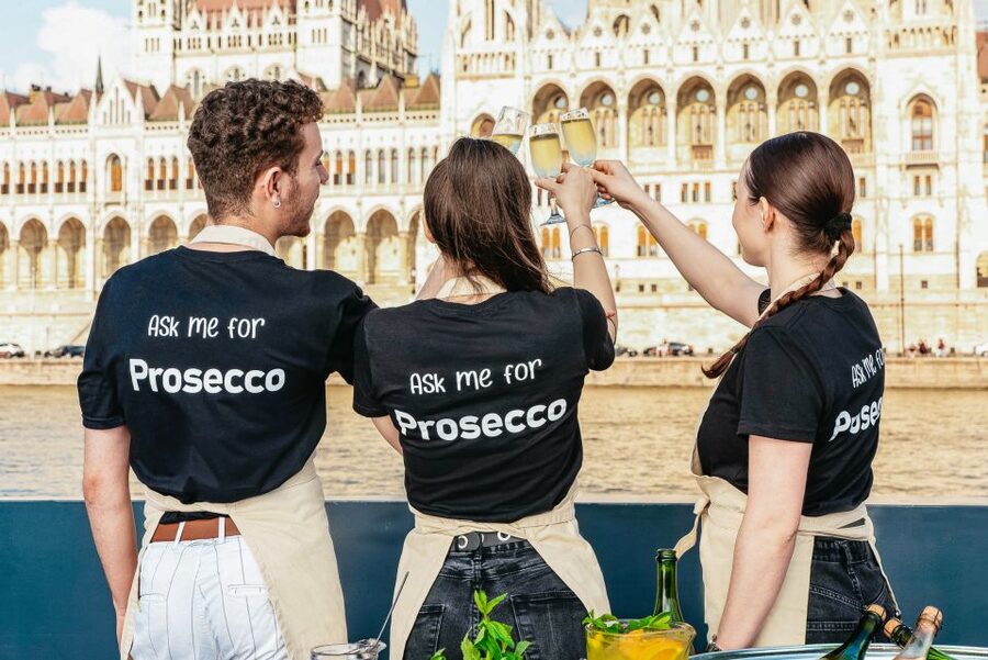 Budapest: Unlimited Prosecco, Beer and Aperol Spritz Cruise - Value Check: Is $29 Good for Unlimited Drinks?