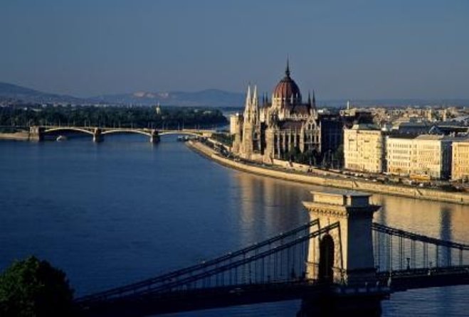 Budapest: Unlimited Prosecco, Beer & Aperol Spritz Cruise - Drinks and Refills: Unlimited Prosecco, spritzer choices, and lemonade