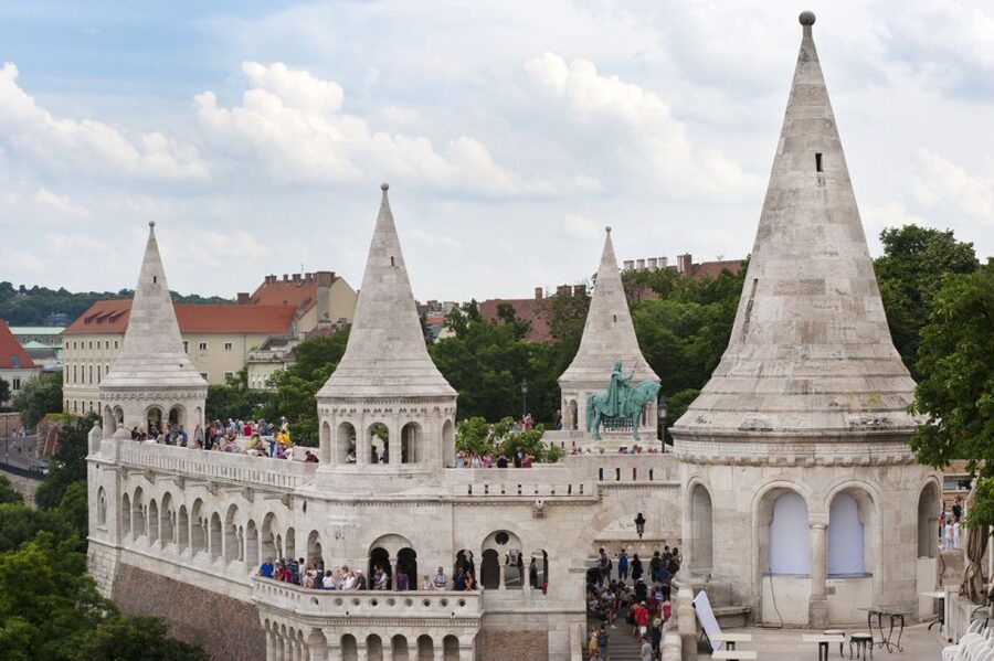 Budapest: Walking Tour in German - Gothic Matthias Church and the views that make the climb worth it