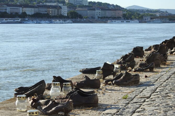 Budapest walking tour: Parliament and Shoes Memorial - Key highlights you will feel right away