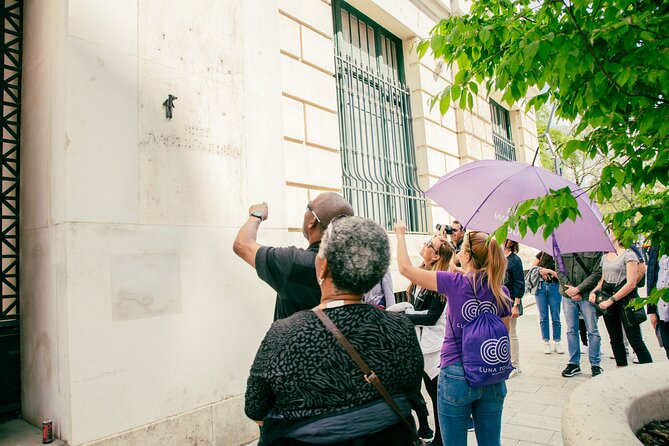 Budapest walking tour: Parliament and Shoes Memorial - Hungarian Parliament Building: golden dome views, and the ticket question