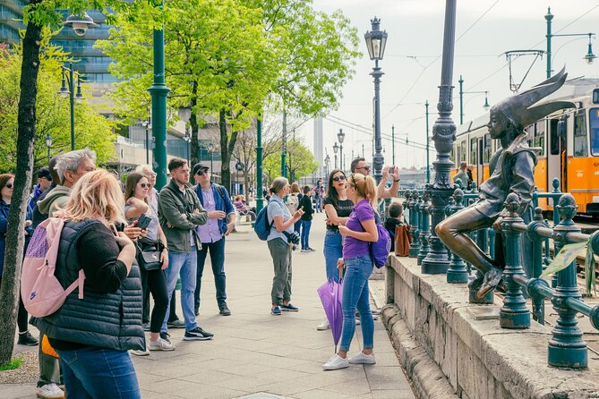 Budapest walking tour: Parliament and Shoes Memorial - Vörösmarty Square and Gerbeaud Café: the downtown reset