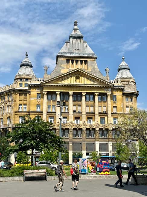 Budapest: Walking Tour with Chimney Cake & Polaroid Photos - Key highlights worth your time
