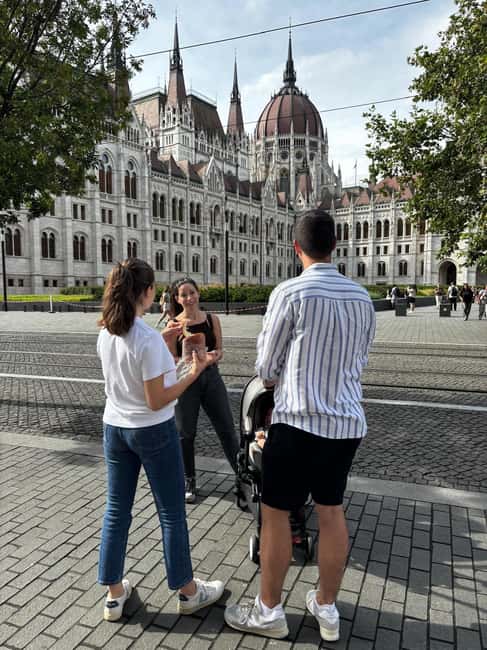 Budapest: Walking Tour with Chimney Cake & Polaroid Photos - Dohány Street Synagogue, from the outside with real context