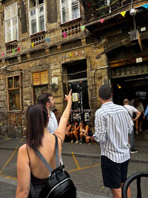 Budapest: Walking Tour with Chimney Cake & Polaroid Photos - Chain Bridge, Gresham Palace, and Hungarian Academy sights