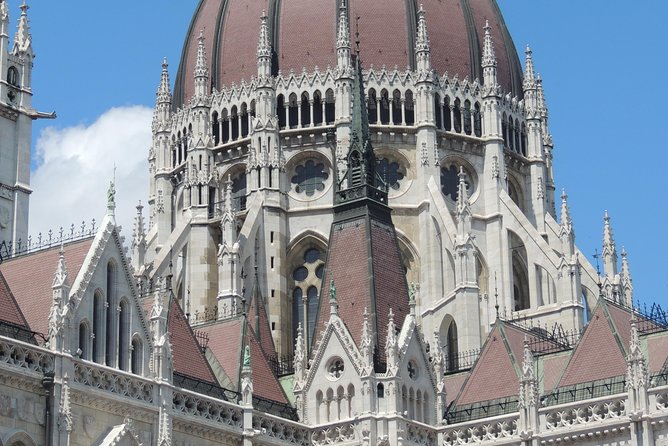 Budapest Walking Tour with Your Private Guide: 10+ Highlights - What makes the guide part worth it, especially with Lara
