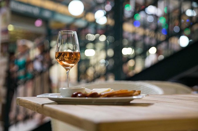Budapest Wine Crawl with Sausage and Cheese Charcuterie - Group size, walking pace, and the 2.5-hour rhythm