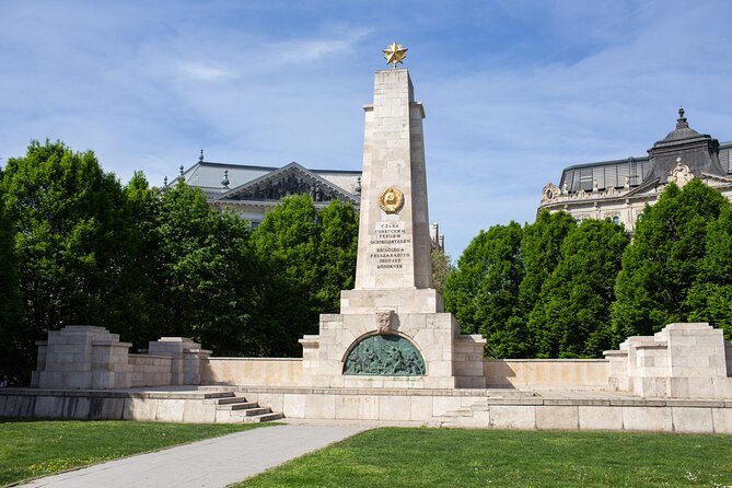 Budapest Wine tasting & Downtown Walk - St. Stephen’s Basilica square: King Saint Stephen and what completion means
