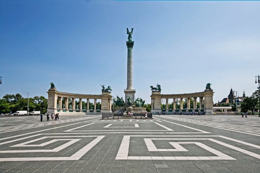 Budapest ❤️Winter Bike Tour with Coffee Stop❤️ - Andrassy Boulevard to St. Stephen’s Basilica, the city’s postcard scale