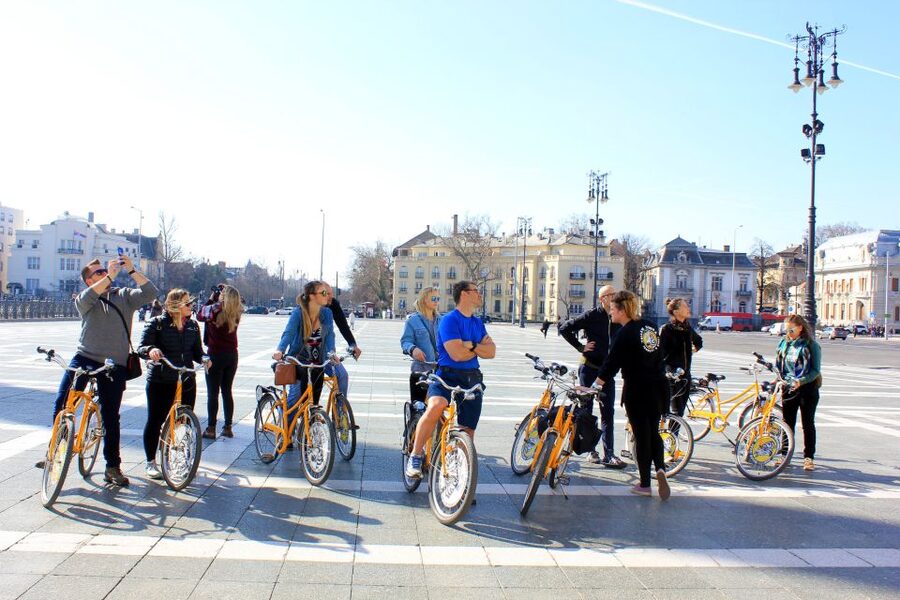 Budapest ❤️Winter Bike Tour with Coffee Stop❤️ - Group size, guide style, and languages that actually help