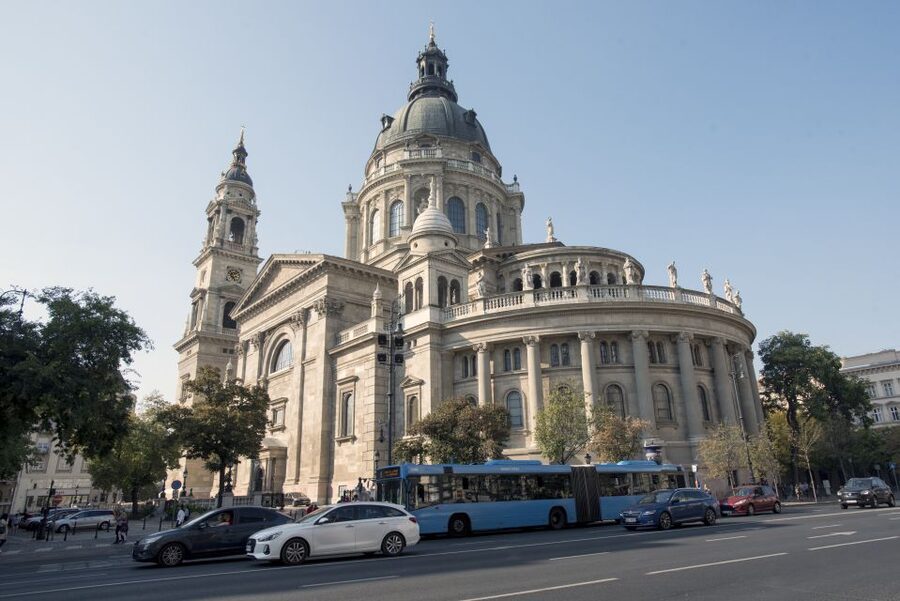 Castle District & Pest Driving Tour with Danube River Cruise - Key highlights that make this combo work