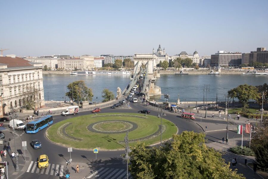 Castle District & Pest Driving Tour with Danube River Cruise - Logistics That Can Change Your Experience (Meeting Points and Timing)