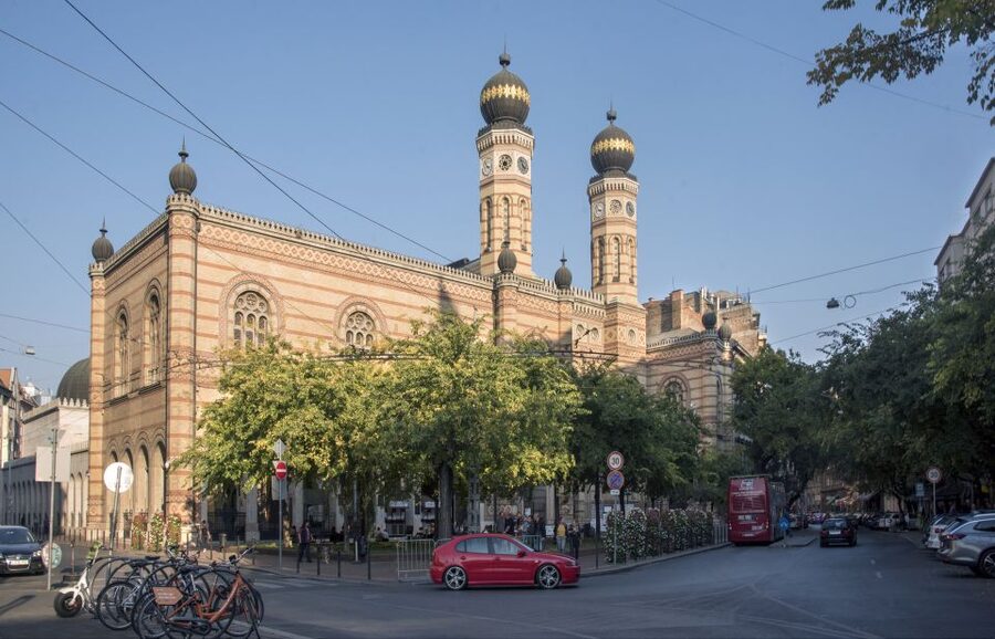 Castle District & Pest Driving Tour with Danube River Cruise - Matthias Church and Fishermen’s Bastion, plus the reason the Castle District is a must