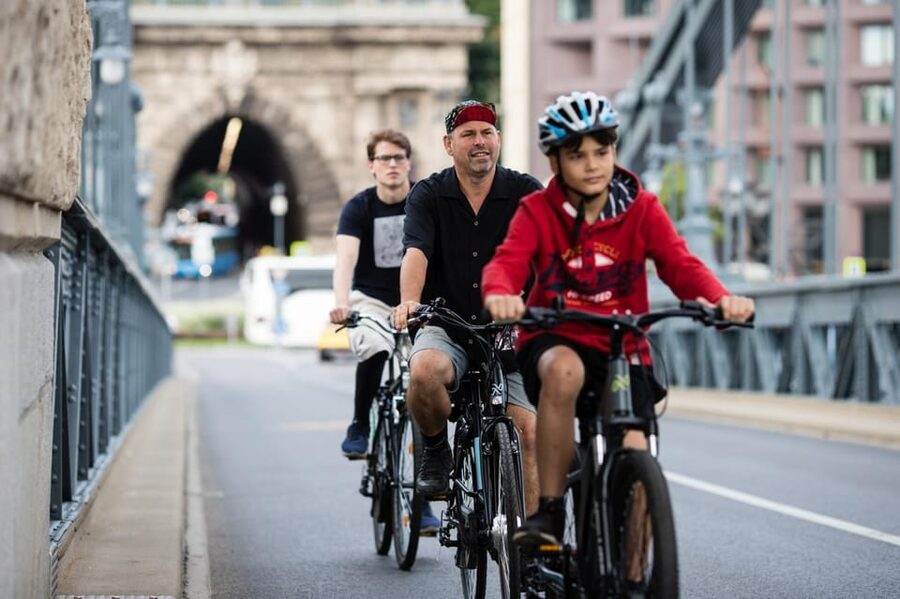 Choose a bicycle and make your own tour in Budapest-24 hrs - Why 24 hours of independent cycling beats a rigid tour