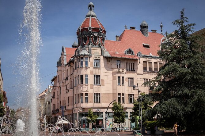 City Walks in Szeged - Stop at Móra Ferenc Museum area: getting oriented before the icons