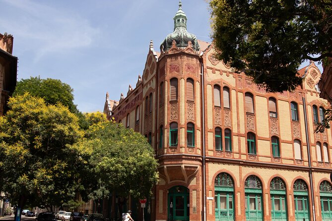 City Walks in Szeged - New Synagogue: garden, stained glass, and quiet atmosphere