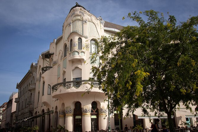 City Walks in Szeged - Meeting point, route vibe, and what to bring