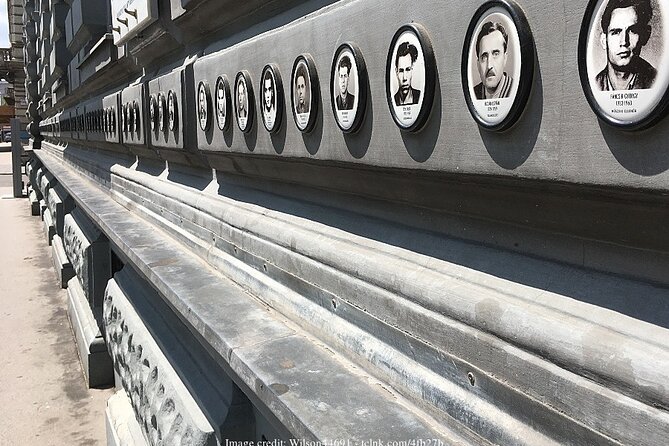 Communism in Budapest: Private Tour with House of Terror Museum - Kossuth Lajos Square and the Parliament viewpoint that sets the stakes