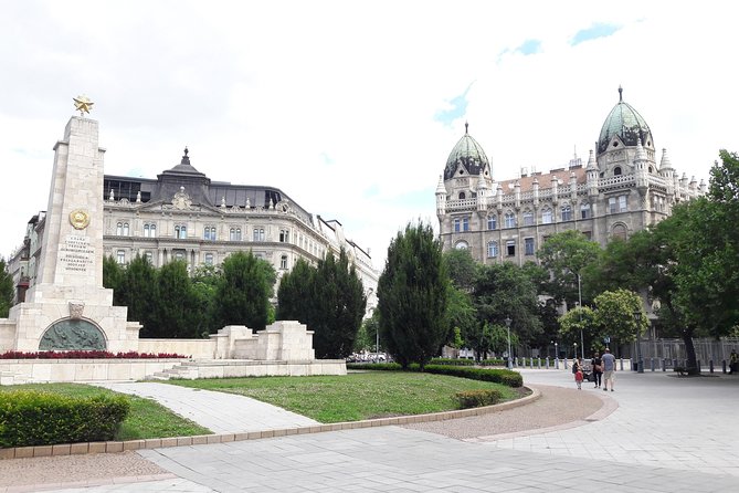 Comprehensive sightseeing tour - Vajdahunyad Castle and the Anonymus statue: City Park’s “storybook” architecture