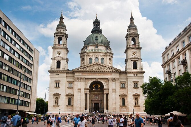 Comprehensive sightseeing tour - Heroes Square and the Millennium Monument: Hungary’s 1000-year opening scene