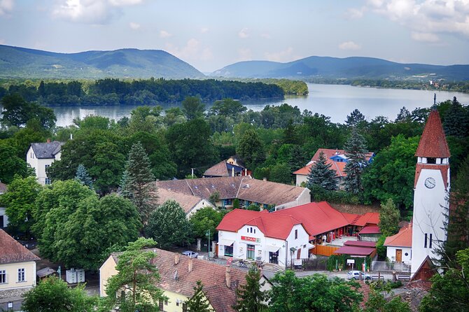 Danube Bend Day Trip - Nature Escape to Zebegény - First steps in Zebegény: a short village pause before the trail