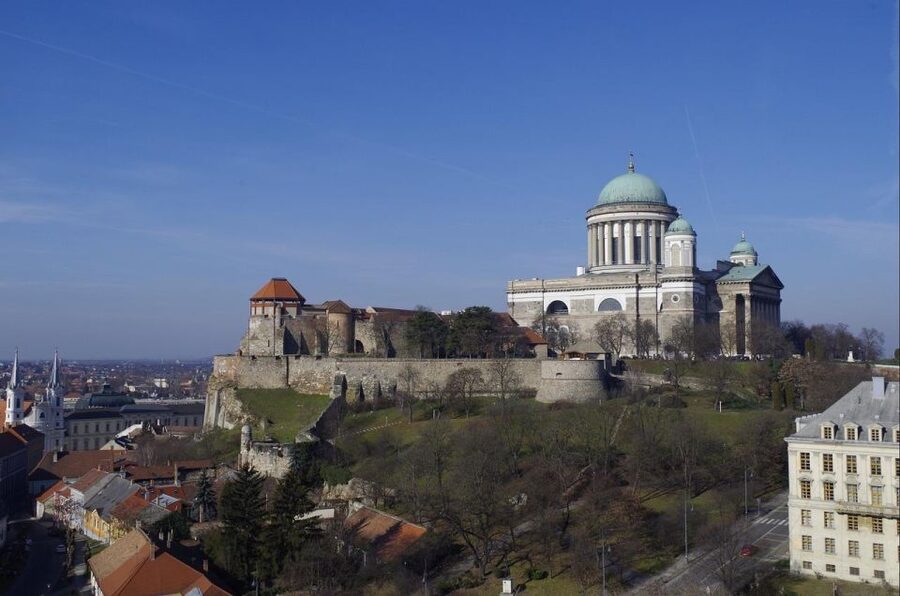 Danube Bend: Private 8-Hour Full Board Tour from Budapest - A Danube Bend day built around views, faith, and castles